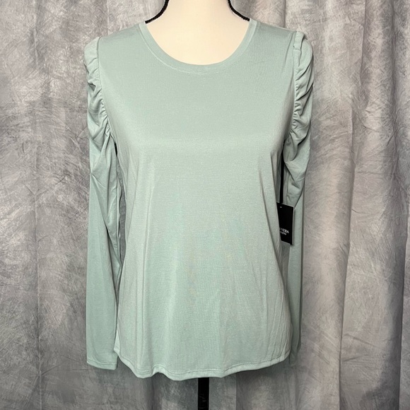 Simply Vera Vera Wang Tops - NWT Simply Vera Vera Wang Ruched Sleeve Tee in Ocean Stream. - size Small
